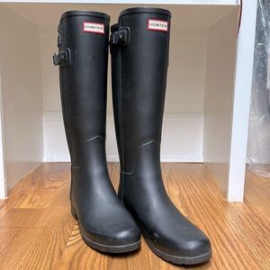 EUC Knee-High Hunter Rain Boot. Size 9 (Eu 40).